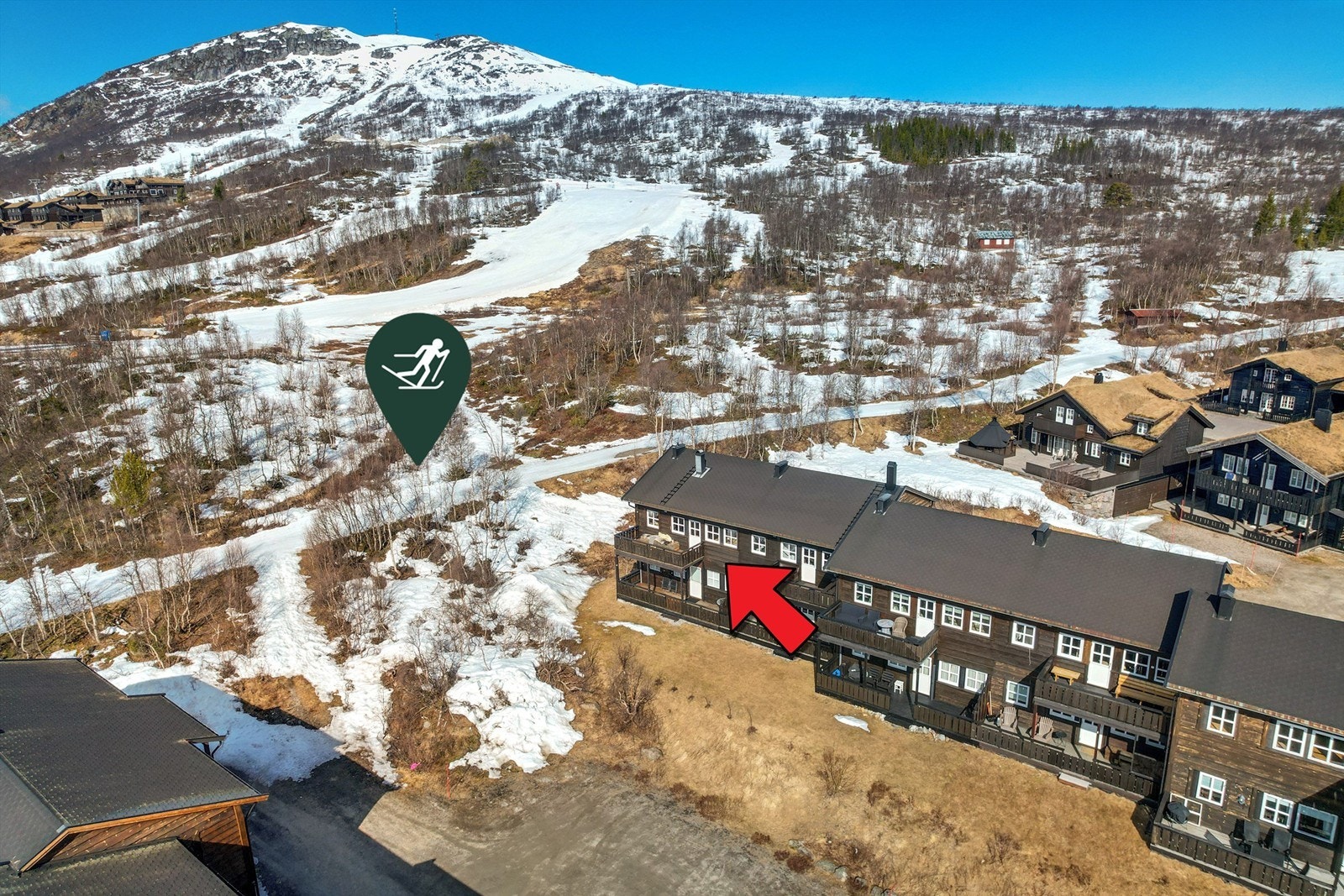 Solrikt rett ved skiløype og skisenteret. Galleribilde