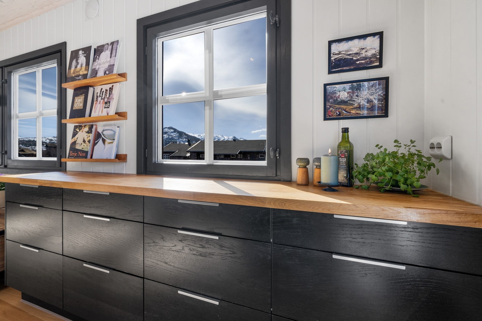 Utsikten kan nytes når man tilbereder et godt måltid. Galleribilde