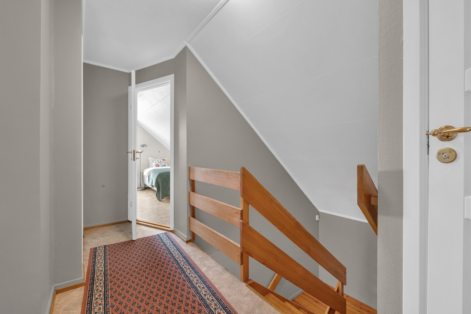 Trapperommet i 2. etg. leder til soverom, baderom og bod. Galleribilde