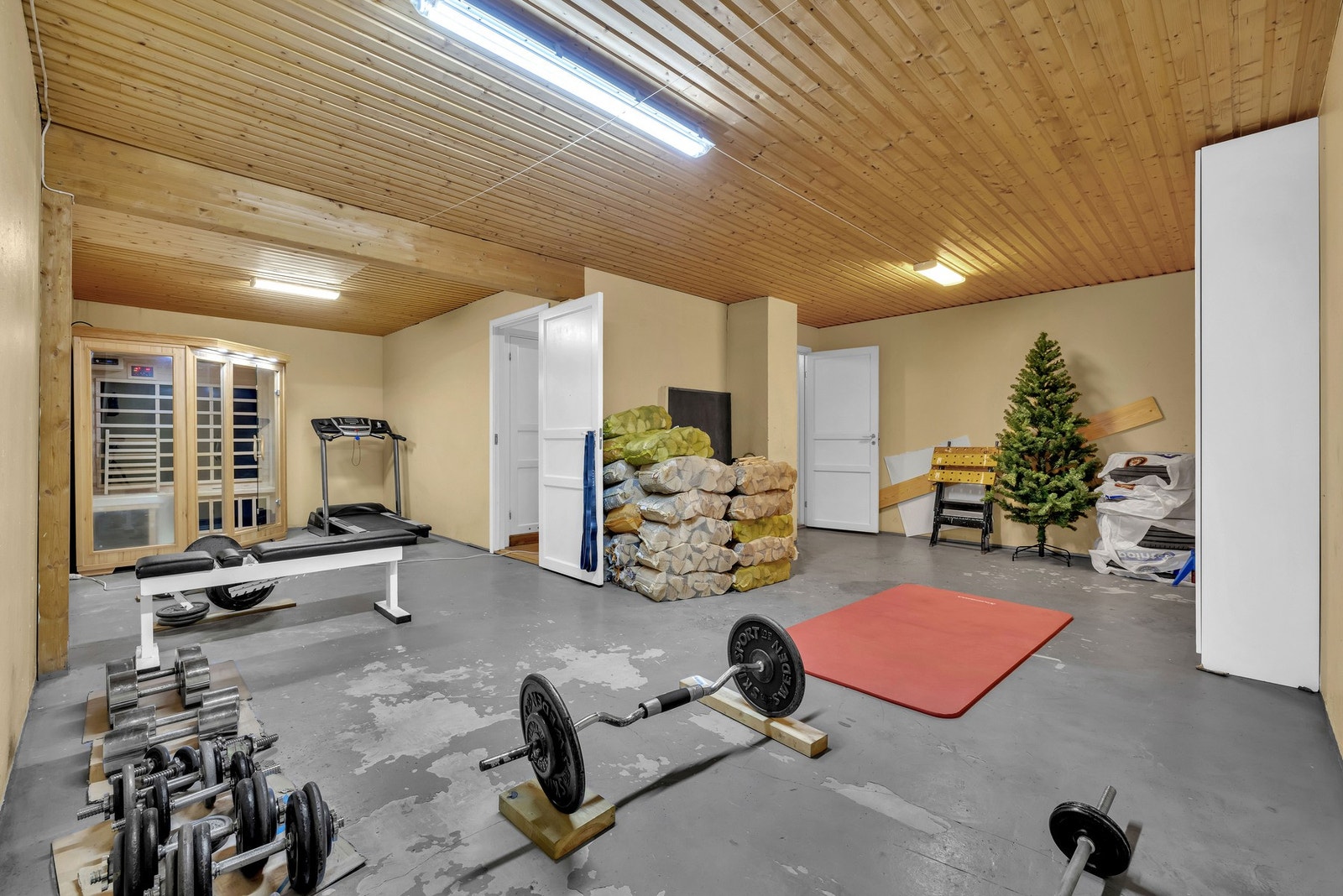 Den største boden benyttes i dag som kombinert lagring/treningsrom. Her er det store potensialer. Galleribilde