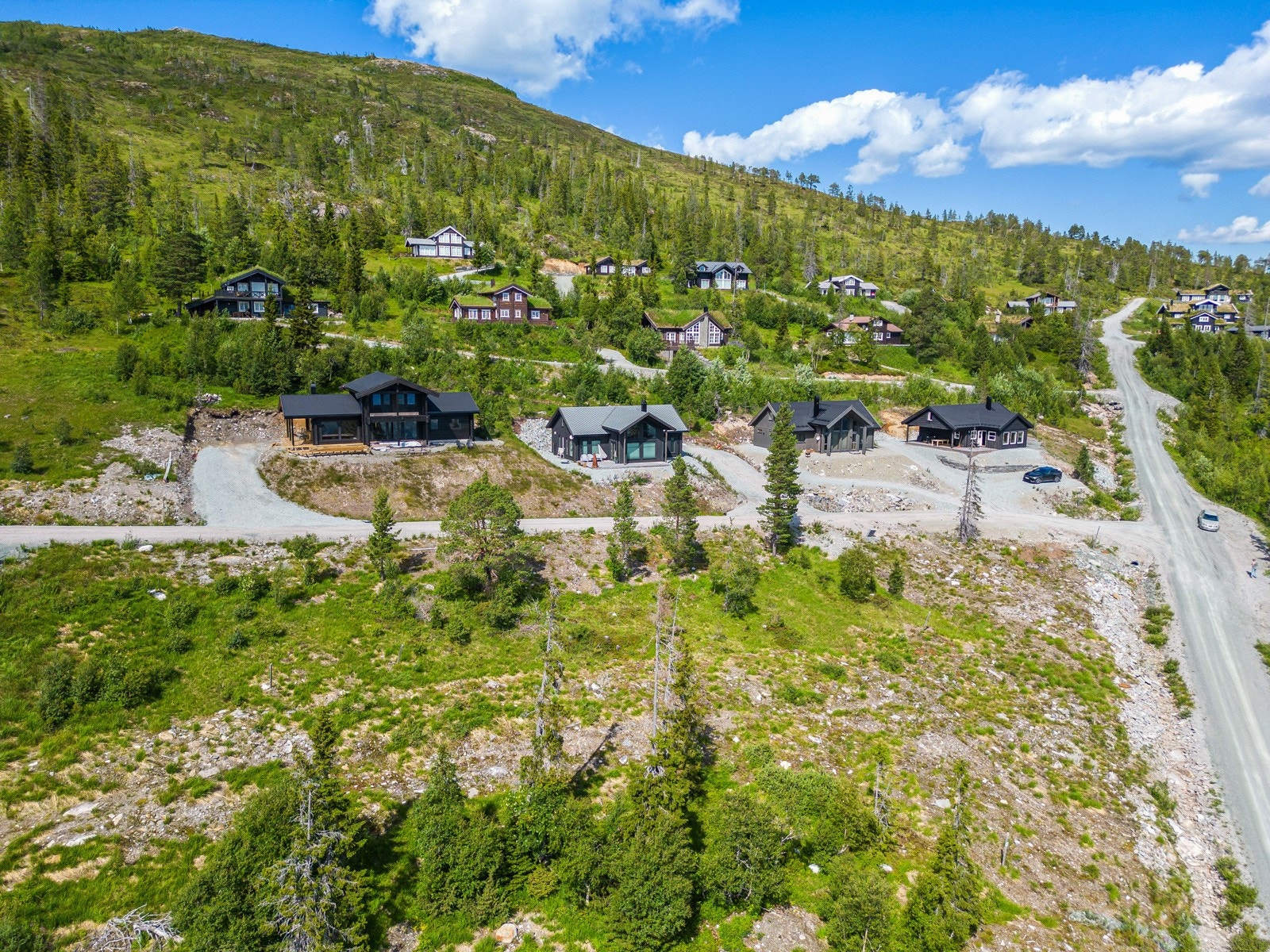 Det er totalt 4 tomter som skal selges, så ta kontakt for å få en gjennomgang. Galleribilde