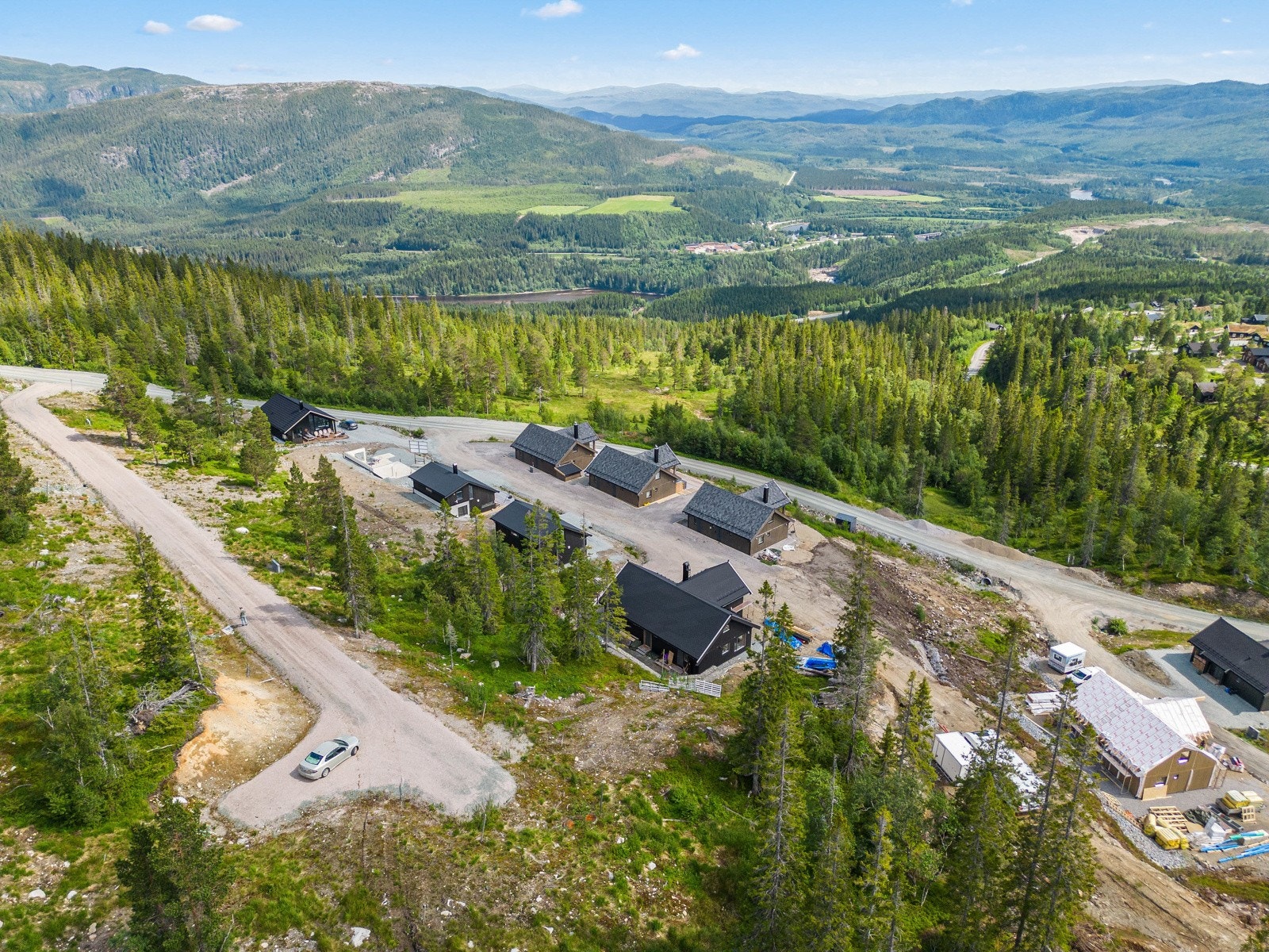 Det er totalt 4 tomter som skal selges, så ta kontakt for å få en gjennomgang. Galleribilde