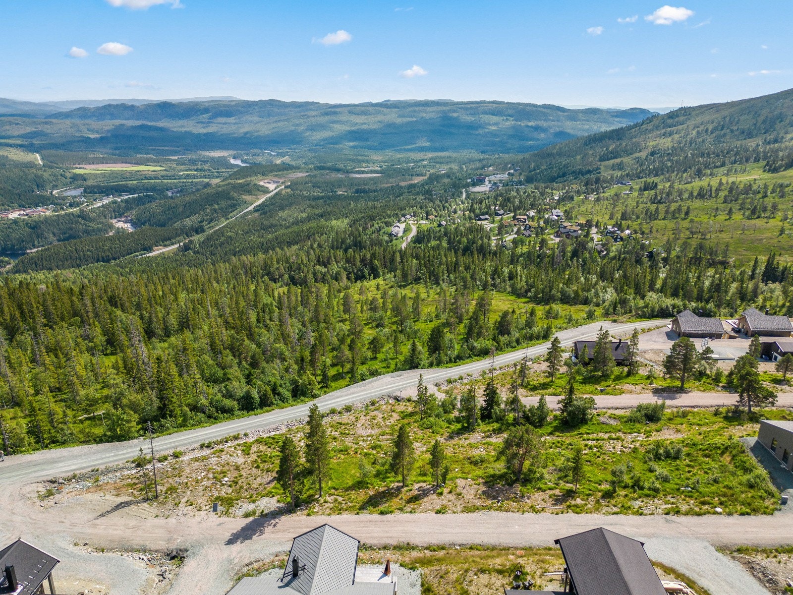 Det er totalt 4 tomter som skal selges, så ta kontakt for å få en gjennomgang. Galleribilde