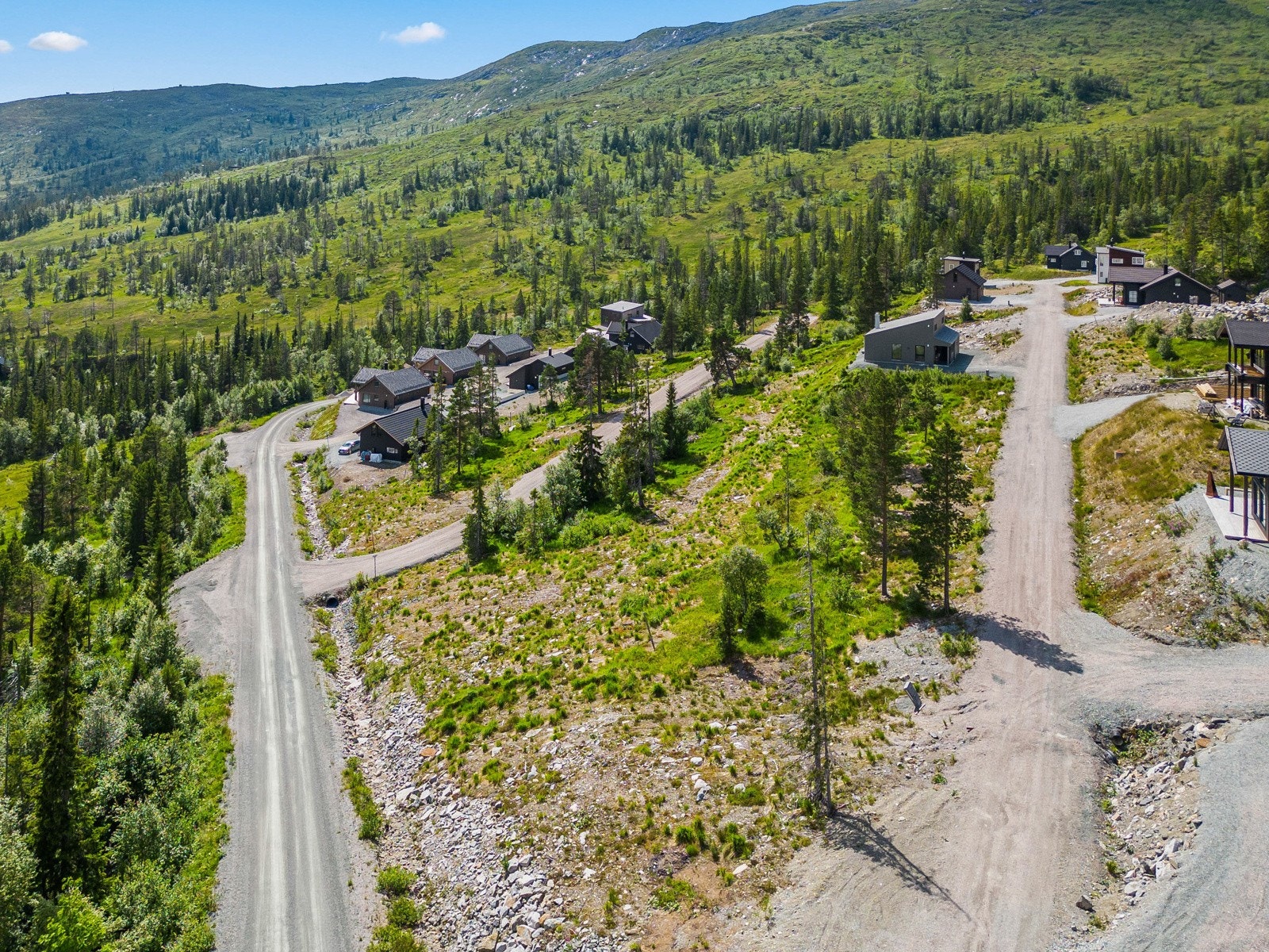 Det er totalt 4 tomter som skal selges, så ta kontakt for å få en gjennomgang. Galleribilde