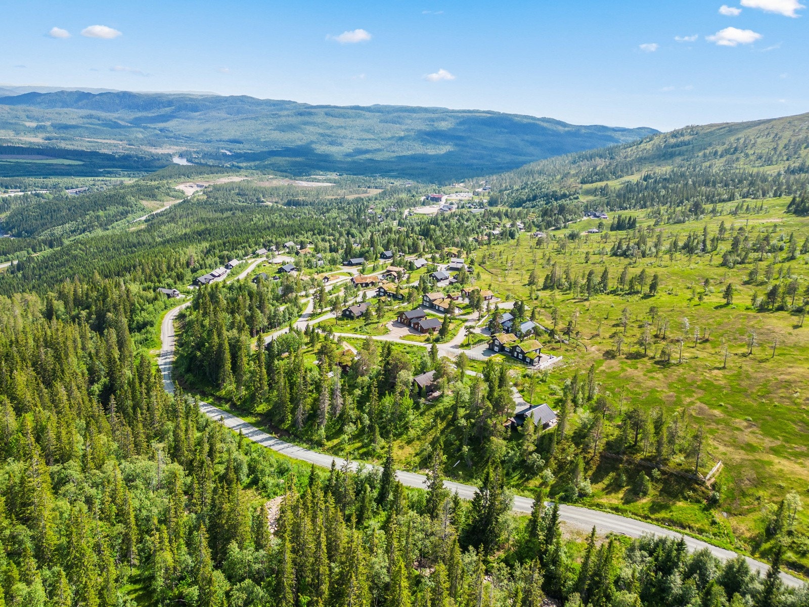 Det er totalt 4 tomter som skal selges, så ta kontakt for å få en gjennomgang. Galleribilde