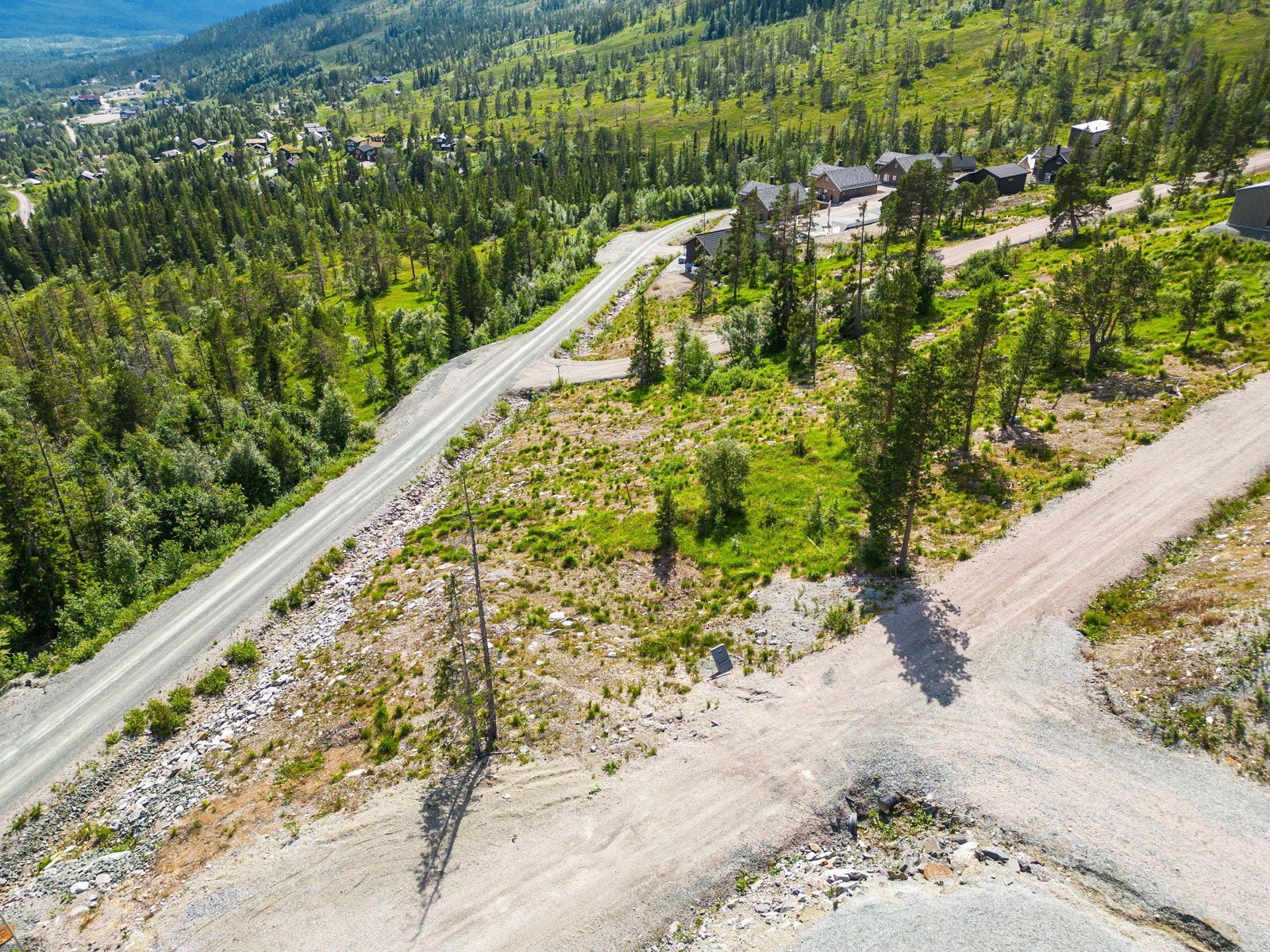 Det er totalt 4 tomter som skal selges, så ta kontakt for å få en gjennomgang. Galleribilde