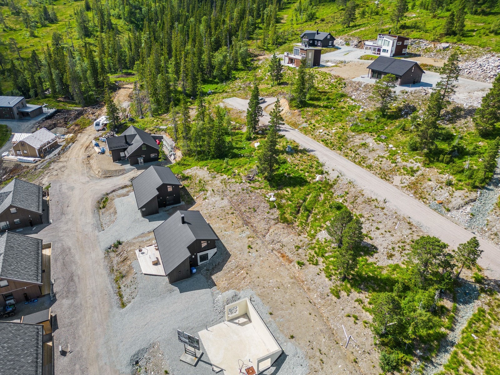 Det er totalt 4 tomter som skal selges, så ta kontakt for å få en gjennomgang. Galleribilde