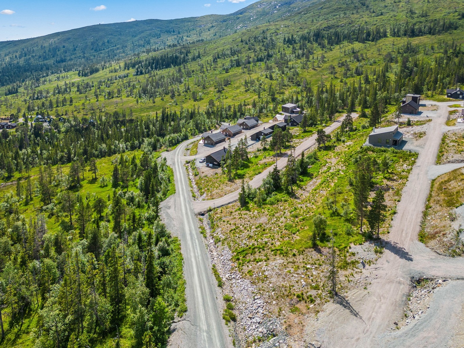 Det er totalt 4 tomter som skal selges, så ta kontakt for å få en gjennomgang. Galleribilde