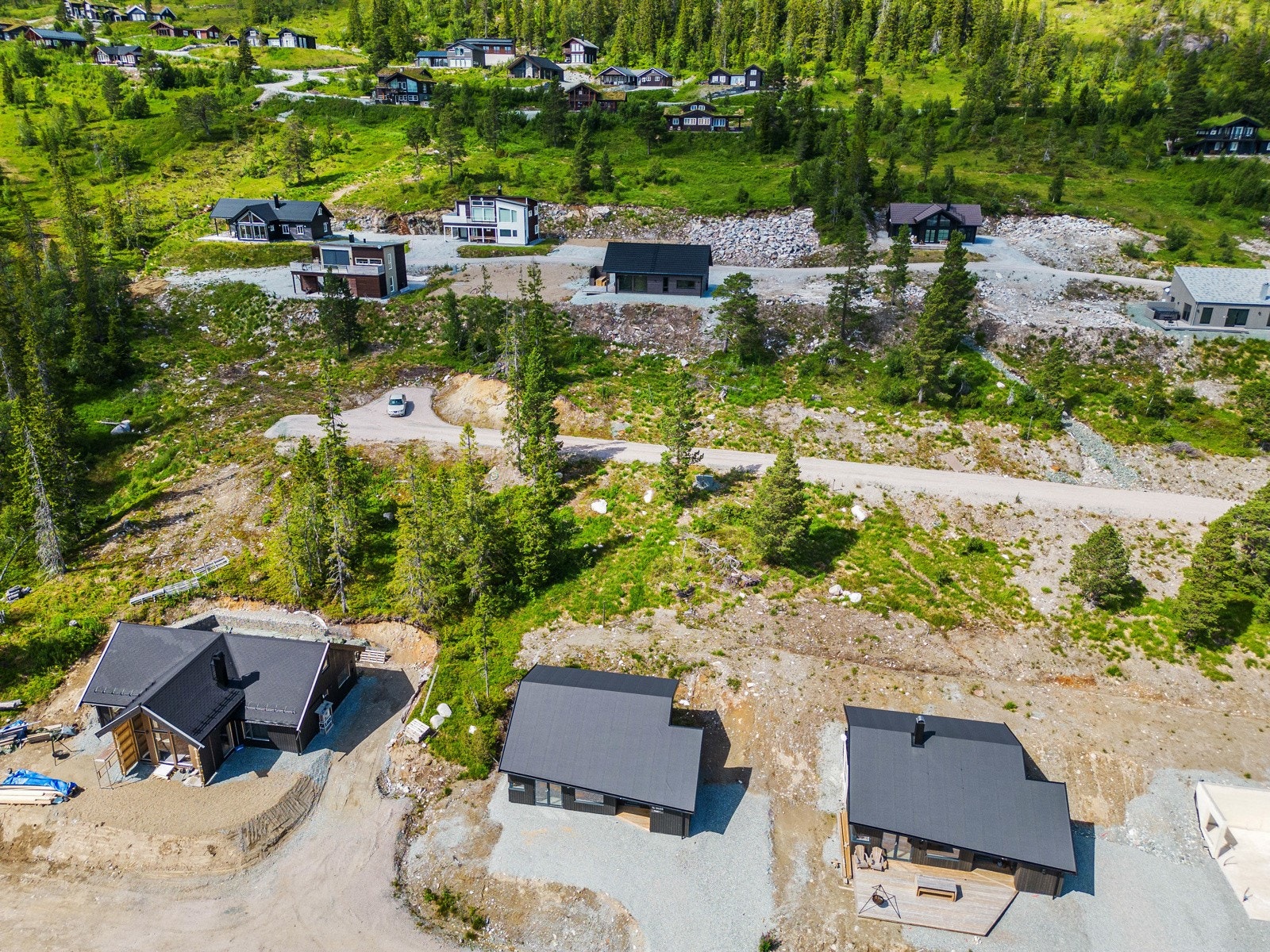 Det er totalt 4 tomter som skal selges, så ta kontakt for å få en gjennomgang. Galleribilde