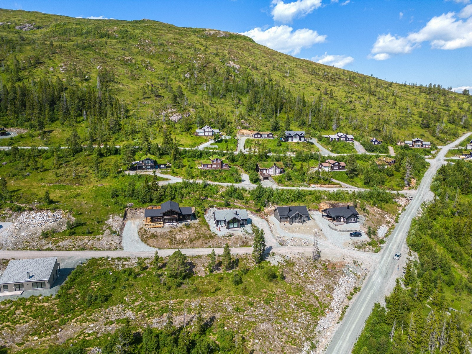 Det er totalt 4 tomter som skal selges, så ta kontakt for å få en gjennomgang. Galleribilde