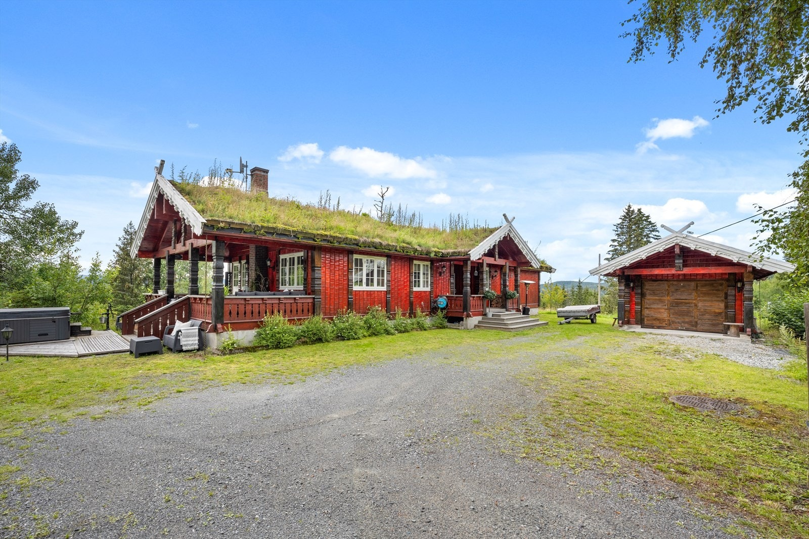 Rød enebolig Galleribilde