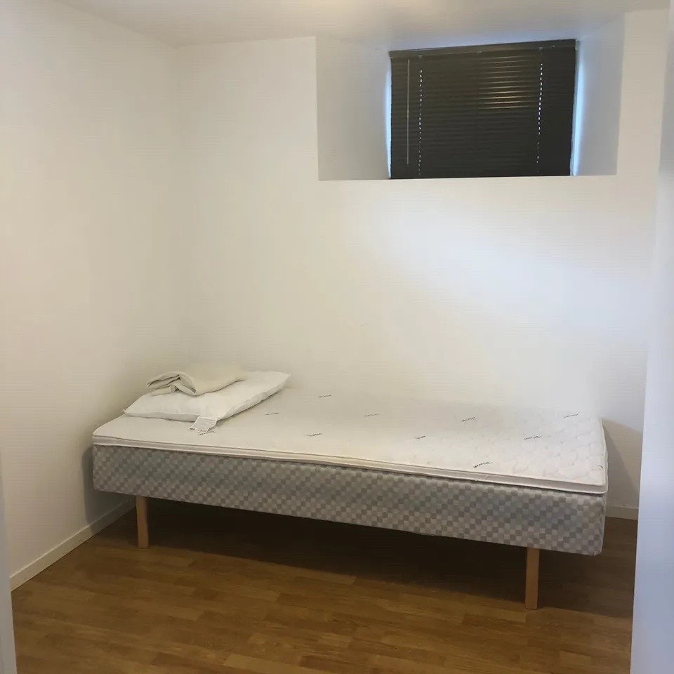 Soverom med klesskap. Galleribilde