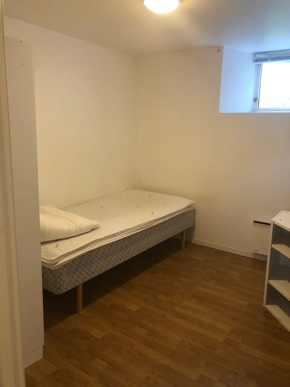 Soverom med klesskap. Galleribilde