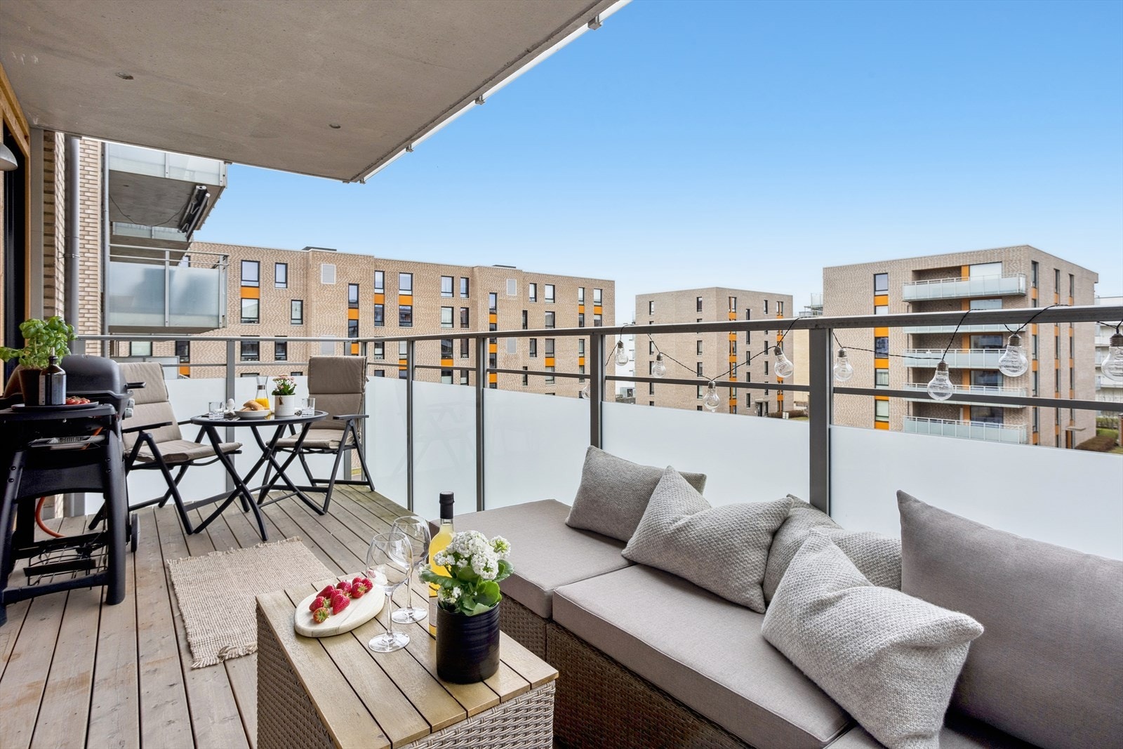 Overbygget balkong med optimale solforhold. Galleribilde