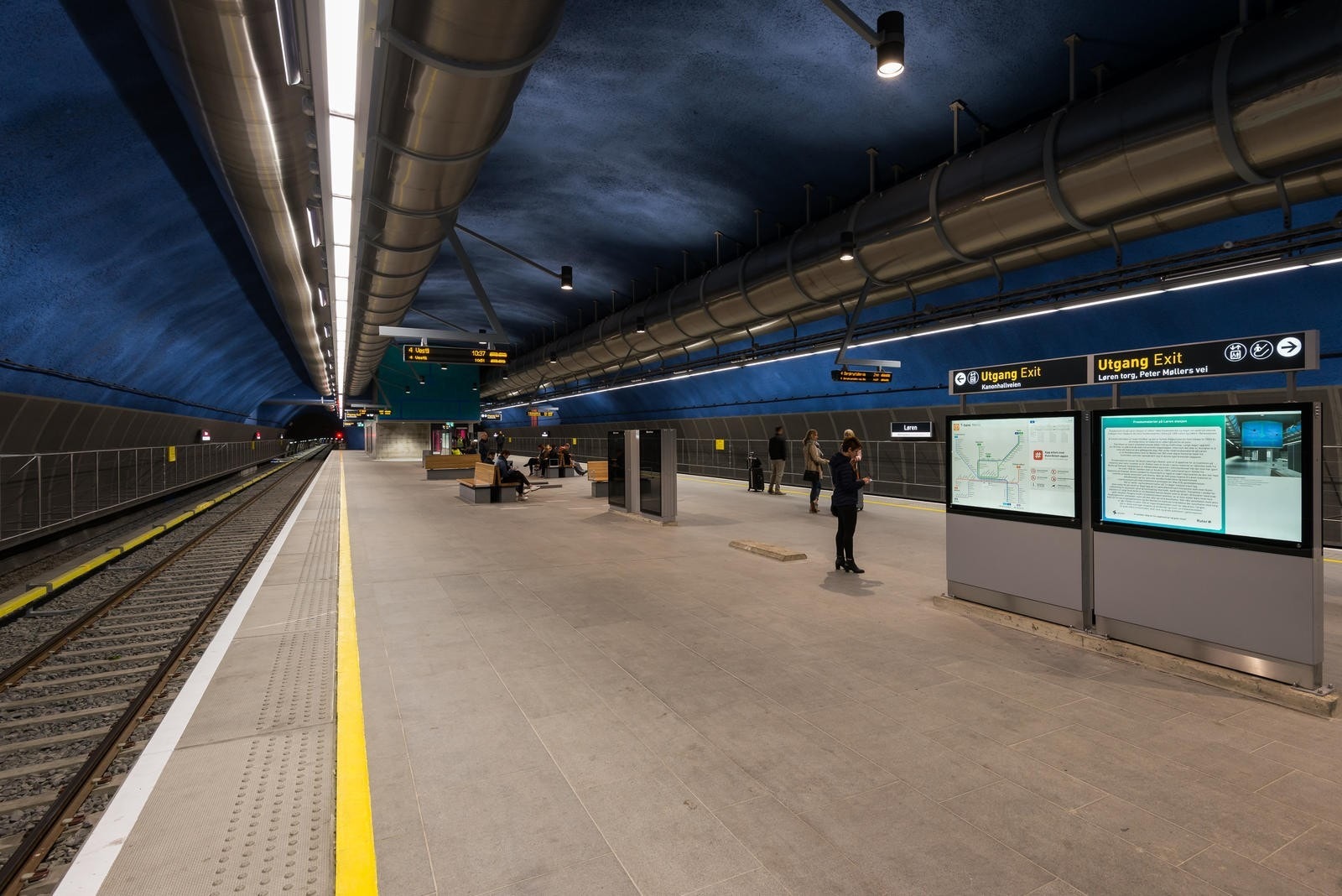 Når det gjelder offentlig transport, befinner Løren T-banestasjon seg kun en kort spasertur unna boligen. Herfra er det hyppige avganger til både sentrum og marka. Galleribilde