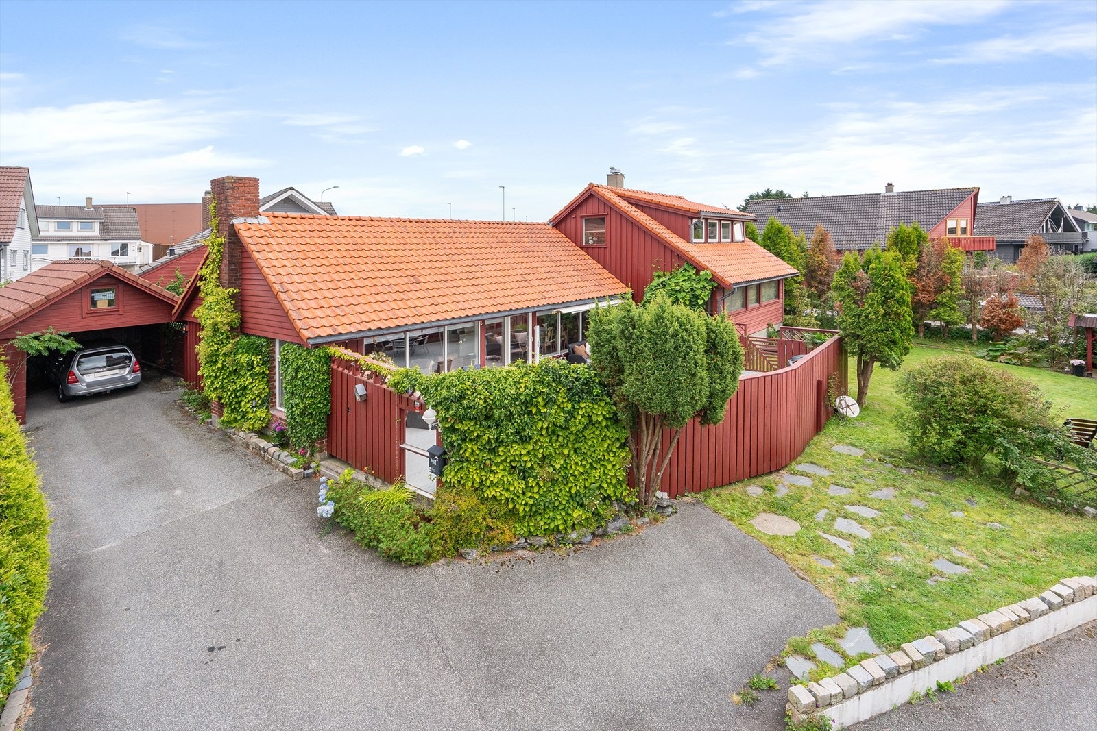 Granneskleiva 31 er en innholdsrik enebolig med pent opparbeidet tomt og familievennlig beliggenhet. Galleribilde