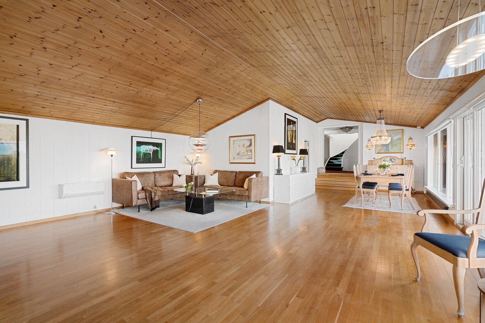 Det er videre god plass til møblering i flere soner. Galleribilde