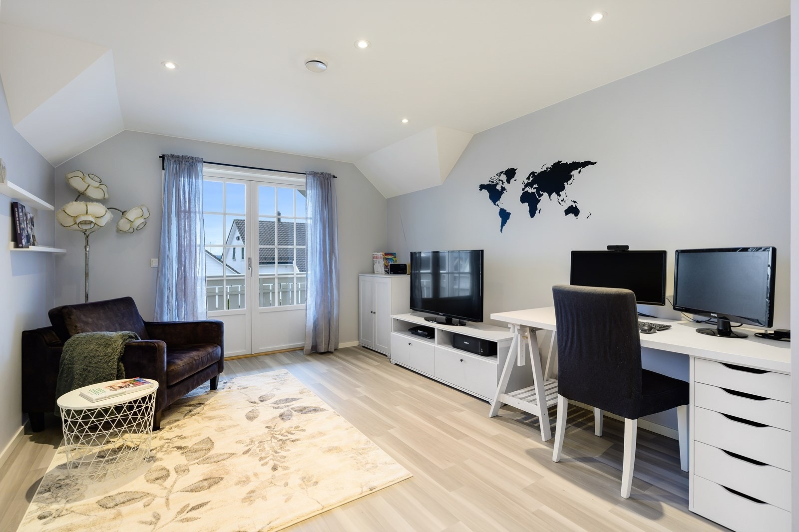 Her har barna god boltreplass for lek og gaming. Galleribilde