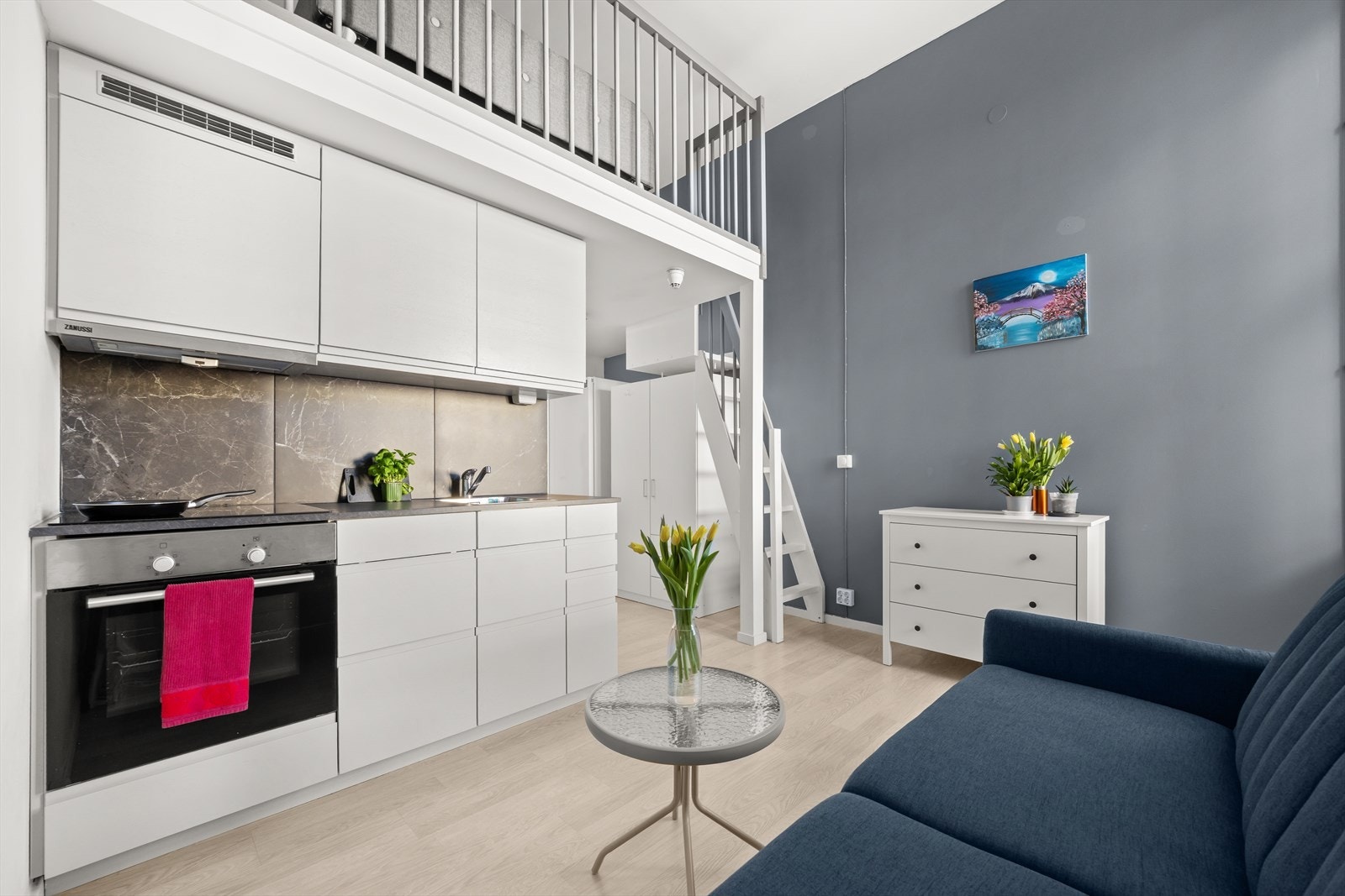 Videre adkomst til stue og kjøkken Galleribilde