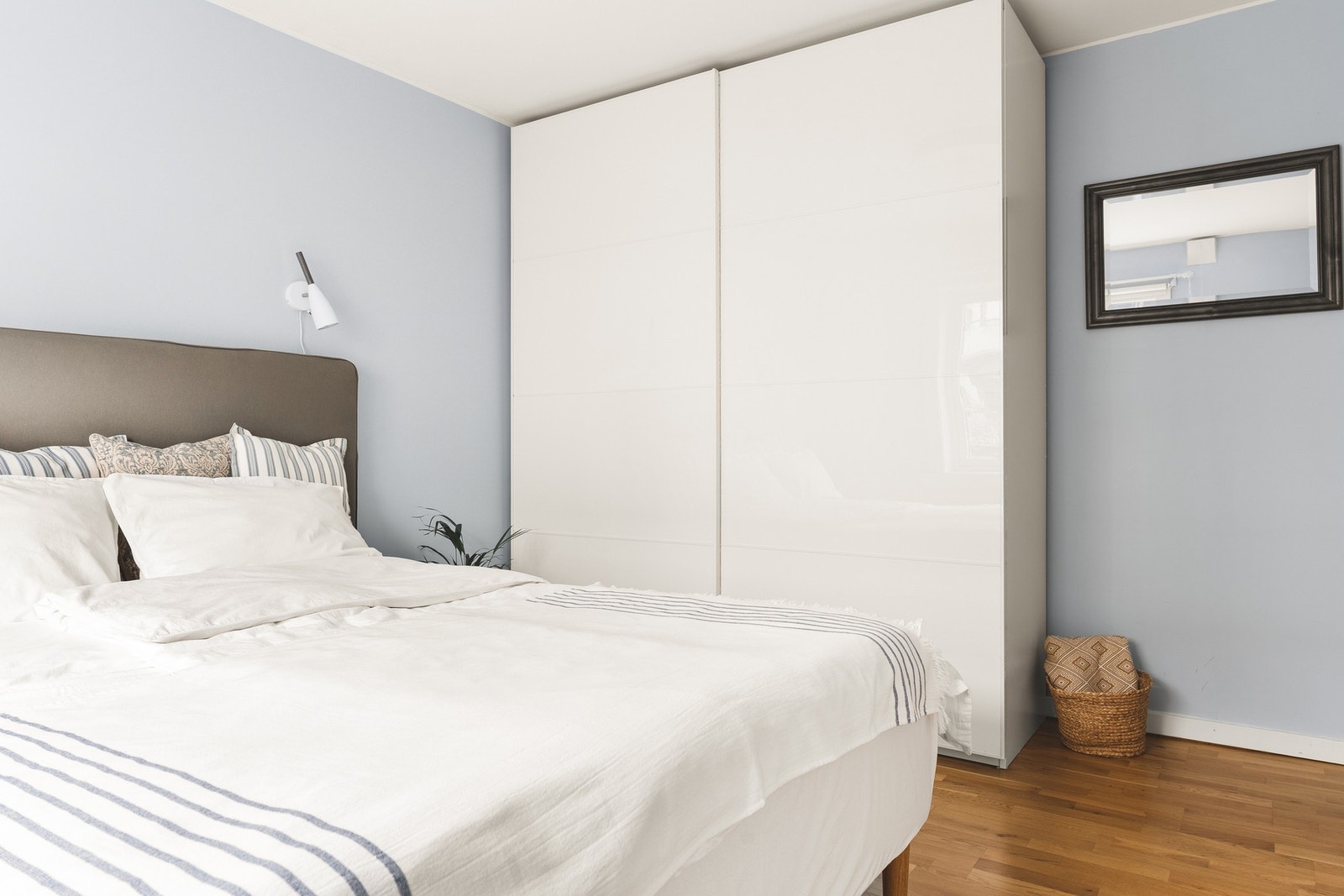 Soverommet har god plass til innredning av dobbelt seng og garderobeskap. Galleribilde