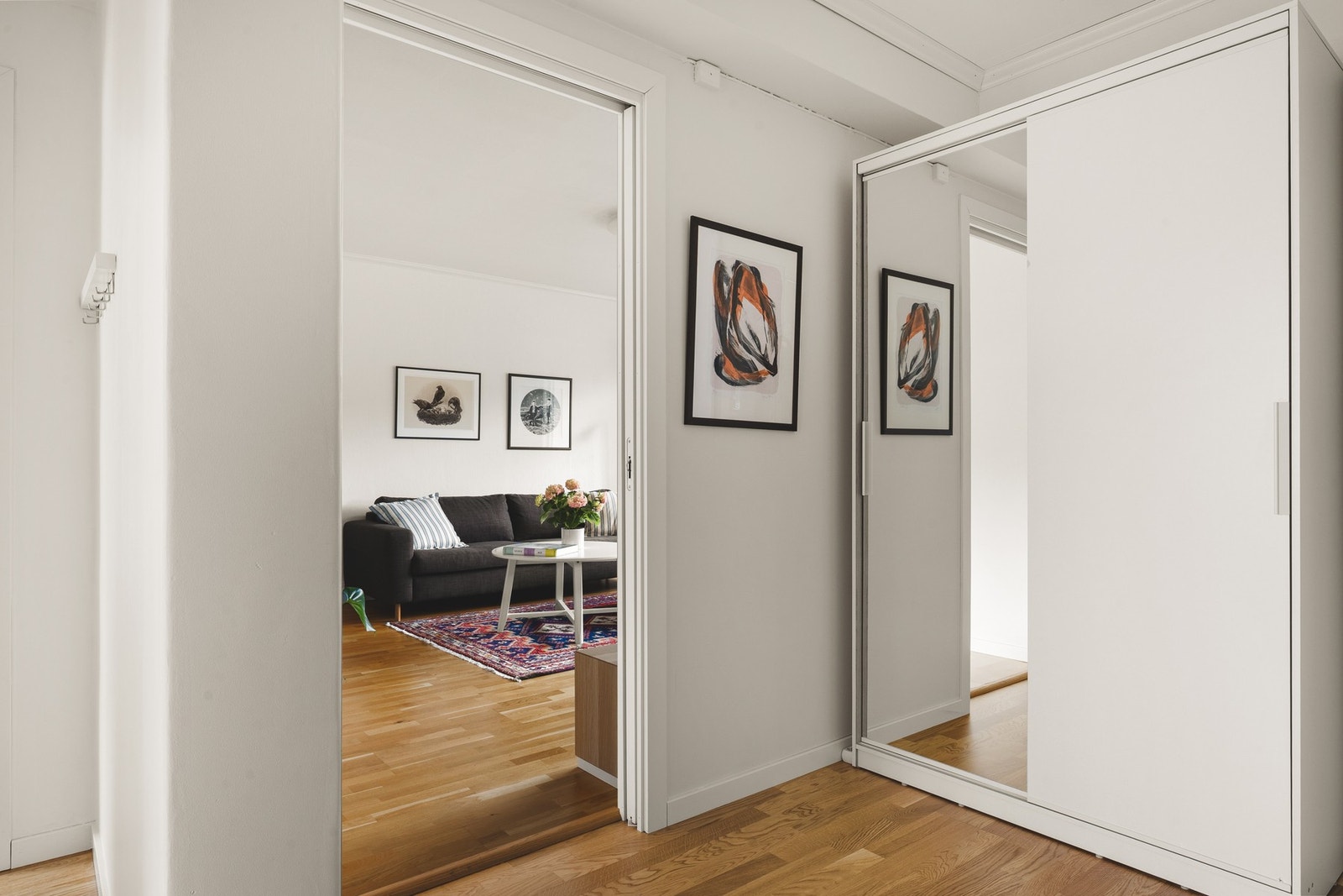 God plass til oppbevaring av sko og yttertøy. Galleribilde