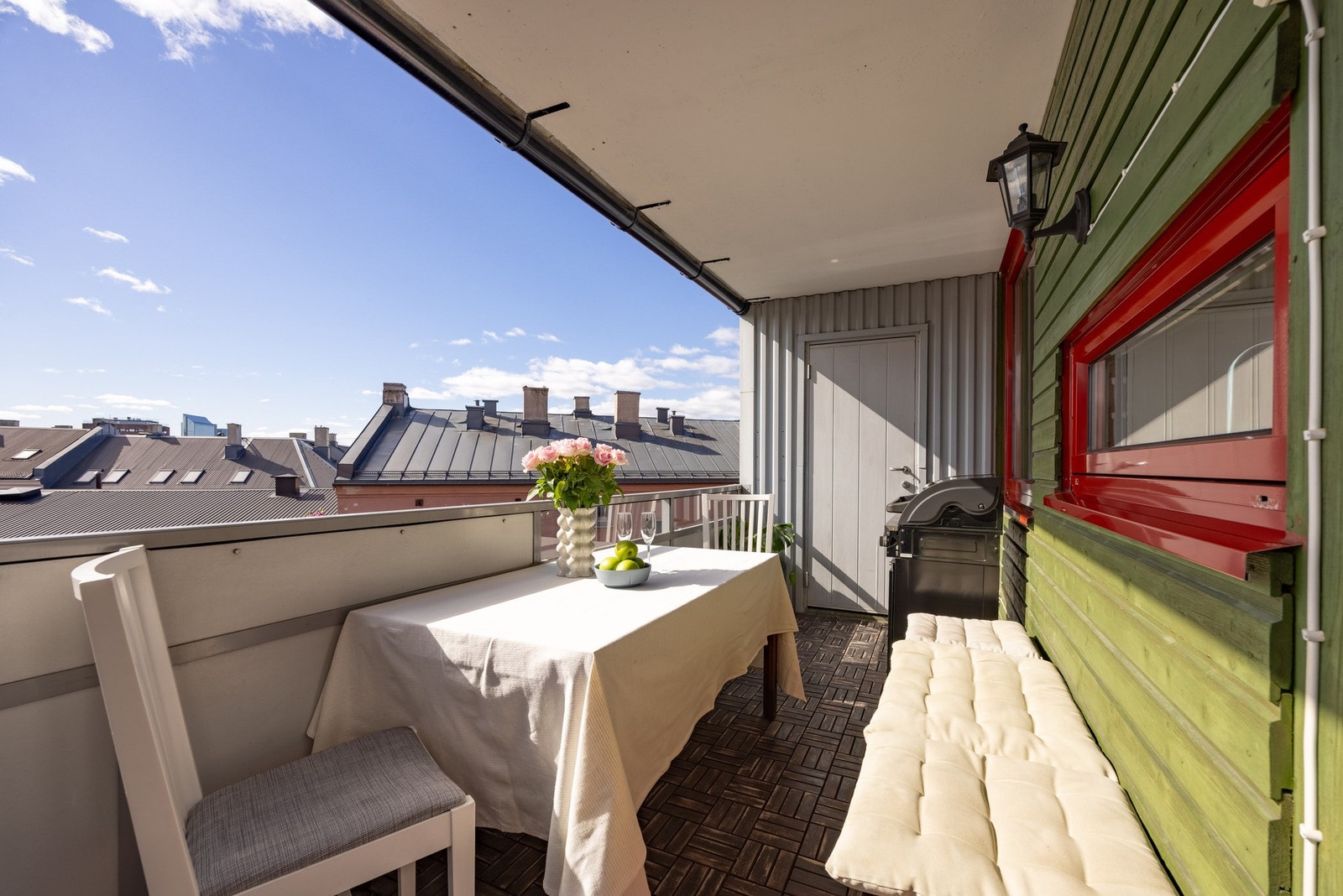 Den utvendige boden er på 2 kvm og er perfekt for lagring av utvendig interiør. Galleribilde