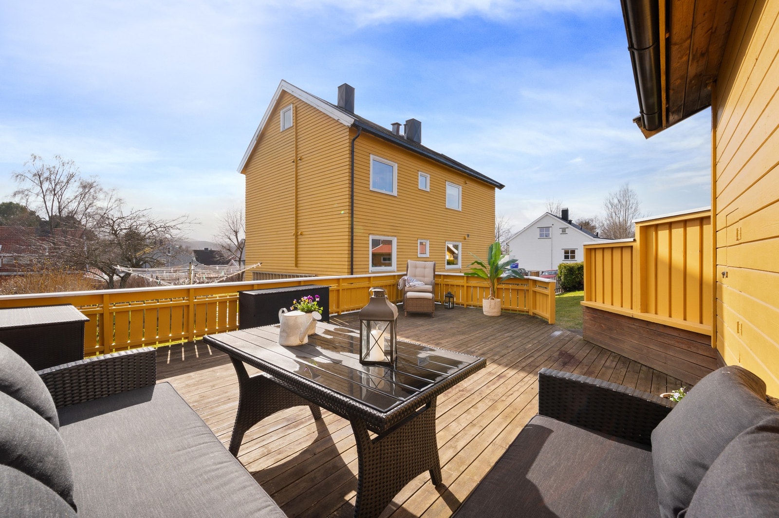 EiendomsMegler1 v/Marius Aune Olsen har gleden av å presentere Øvre Bergsvingen 14 - En flott horisontaldelt halvpart med ettertraktet beliggenhet på Tyholt/Berg! Galleribilde