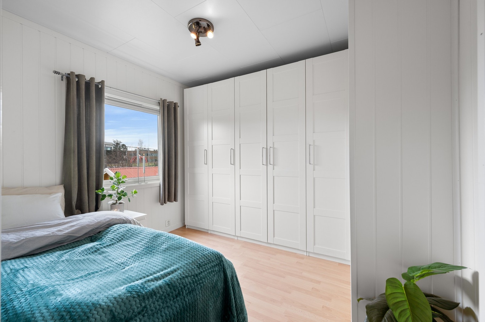 God plass til garderobe og ønsket møblement. Galleribilde