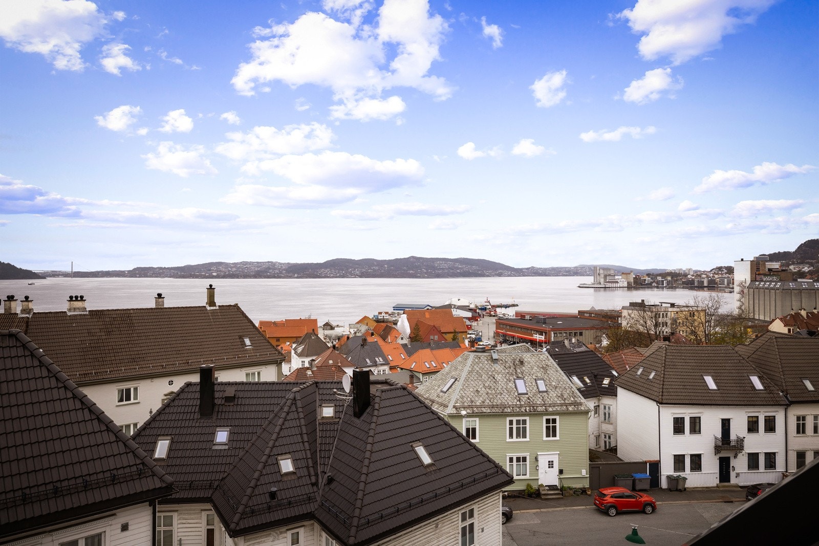 - Er du glad i sjøen, spaserer du til Elsesro og Gamle Bergen på ca 20 min - Galleribilde