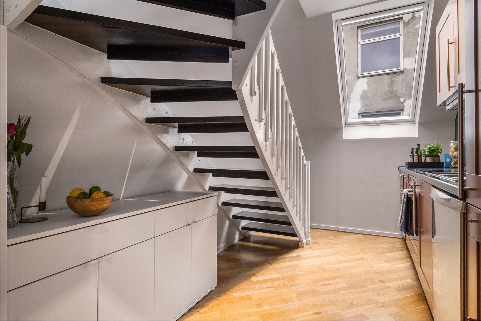 - Plass til oppbevaring under trapp - Galleribilde