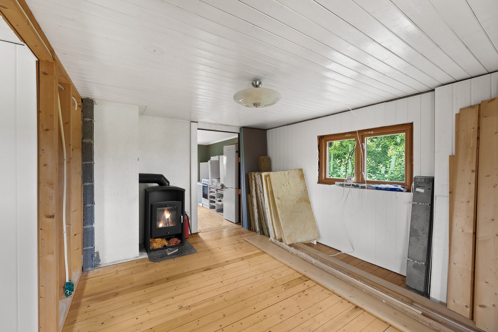 All inventar og materiale i hovedhuset medfølger ved salg. Galleribilde