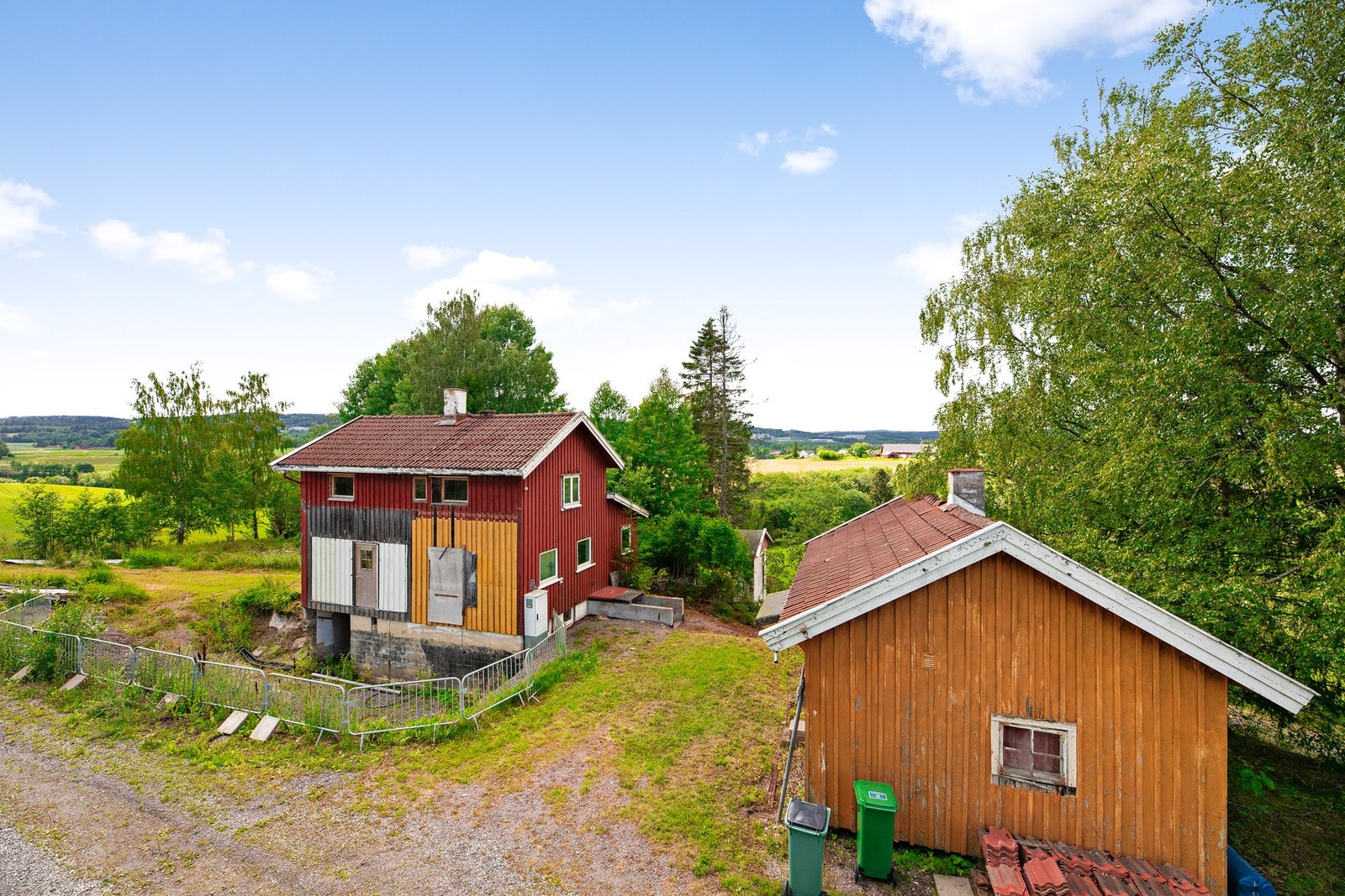 Boligen er et oppussingsobjekt som strekker seg over 3 etasjer. Galleribilde
