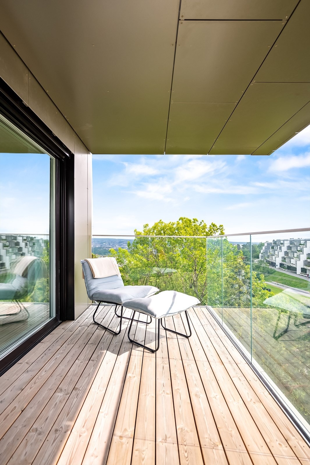 Selger selv opplyser at du har ettermiddags-/kveldssol frem til ca. kl. 20:00. Galleribilde