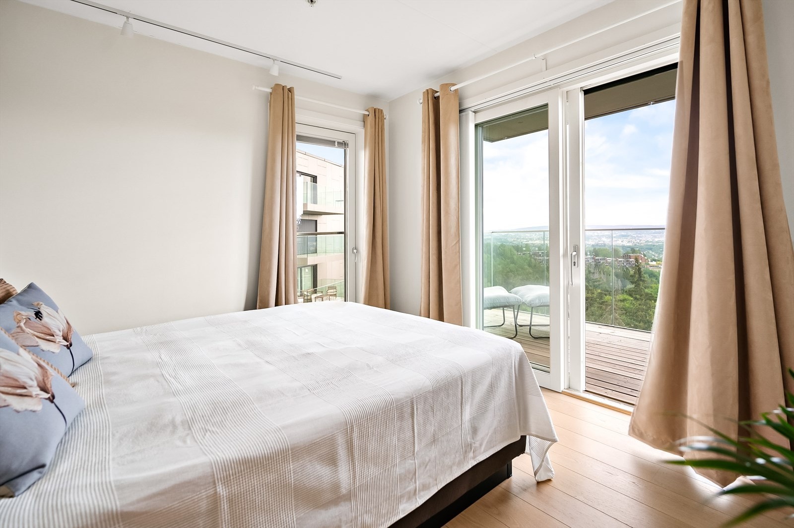 Leiligheten har to romslige soverom. Galleribilde