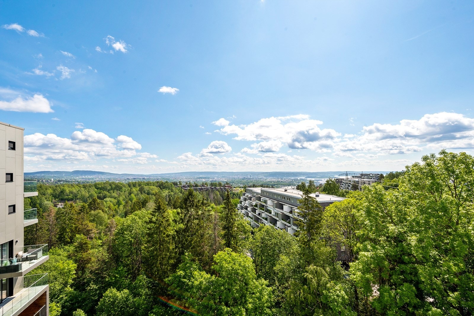 Solrik beliggenhet med nærhet til natur og flotte turmuligheter. Galleribilde