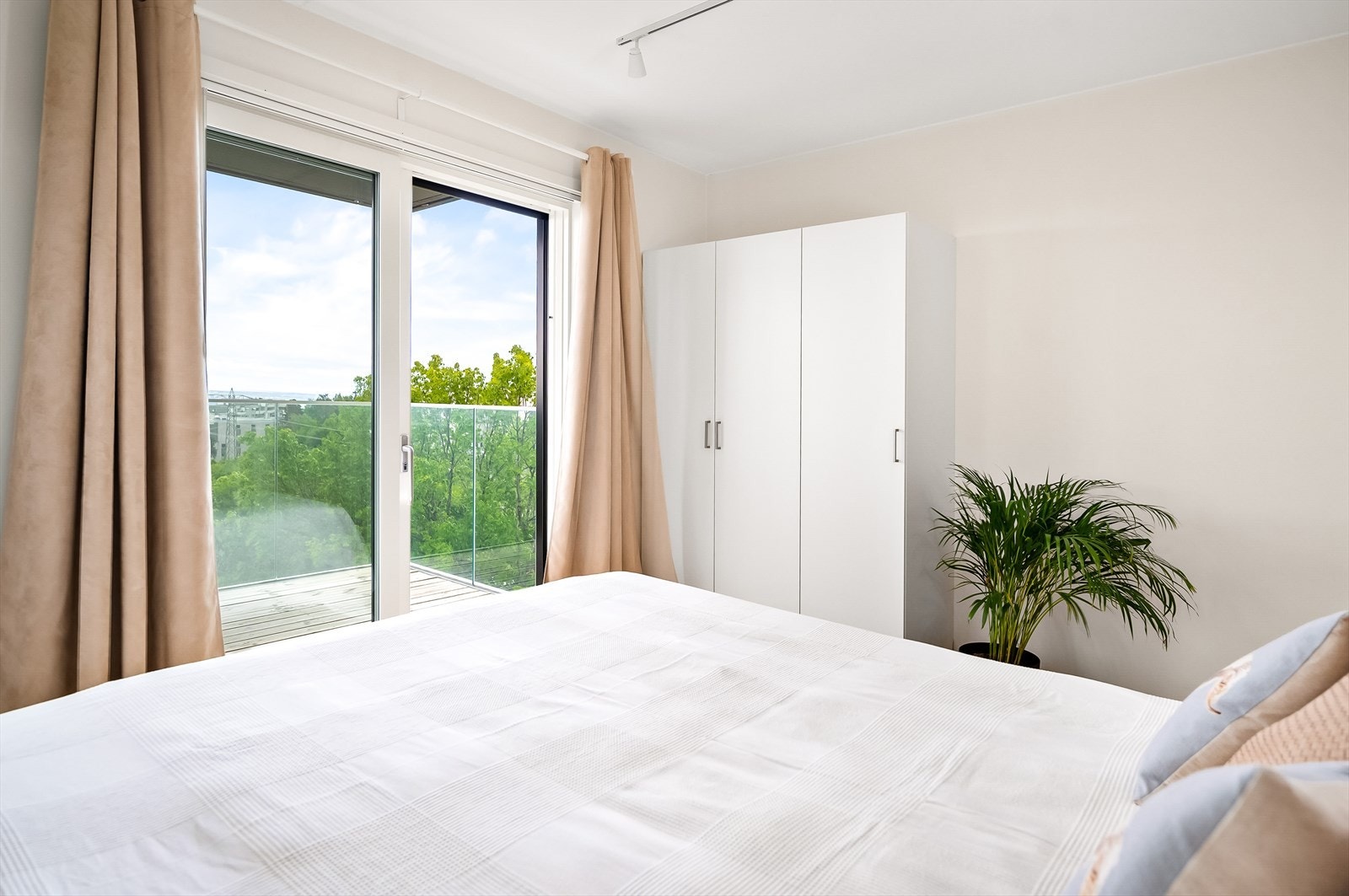 Soverommet har god plass til garderobeløsning. Galleribilde