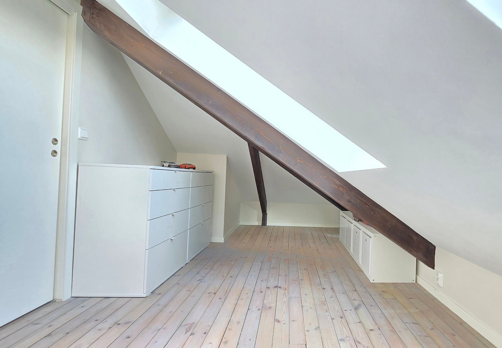 Soverom 3 sett i motsatt retning. Et fint barnerom. Galleribilde