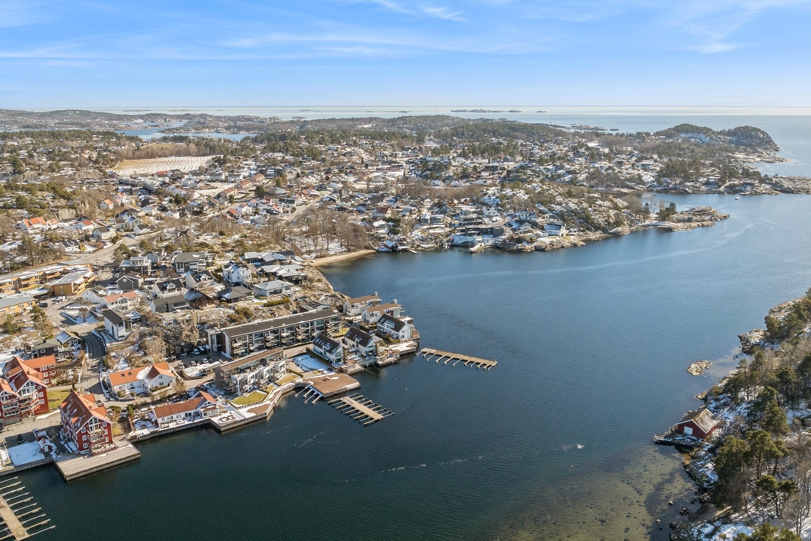 Selger eier båtplass nr. 15. Plassen har bredde 2,85 meter. Galleribilde