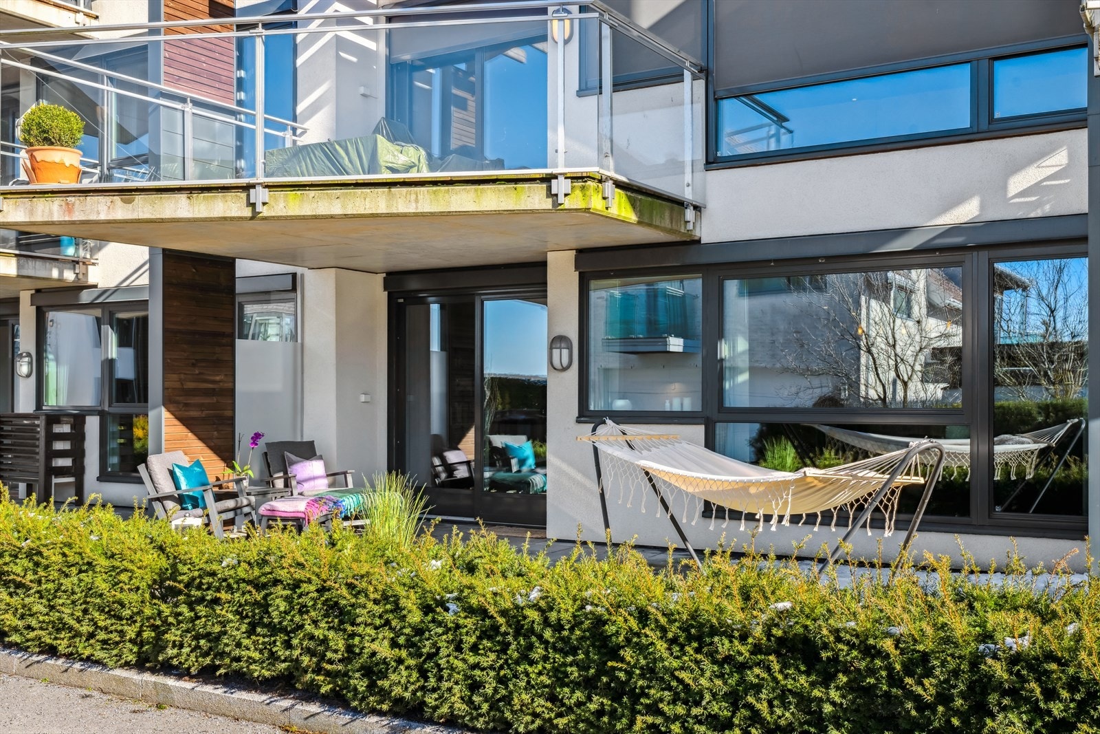 Leiligheten ligger vestvendt og solrikt i 1. etasje. Galleribilde