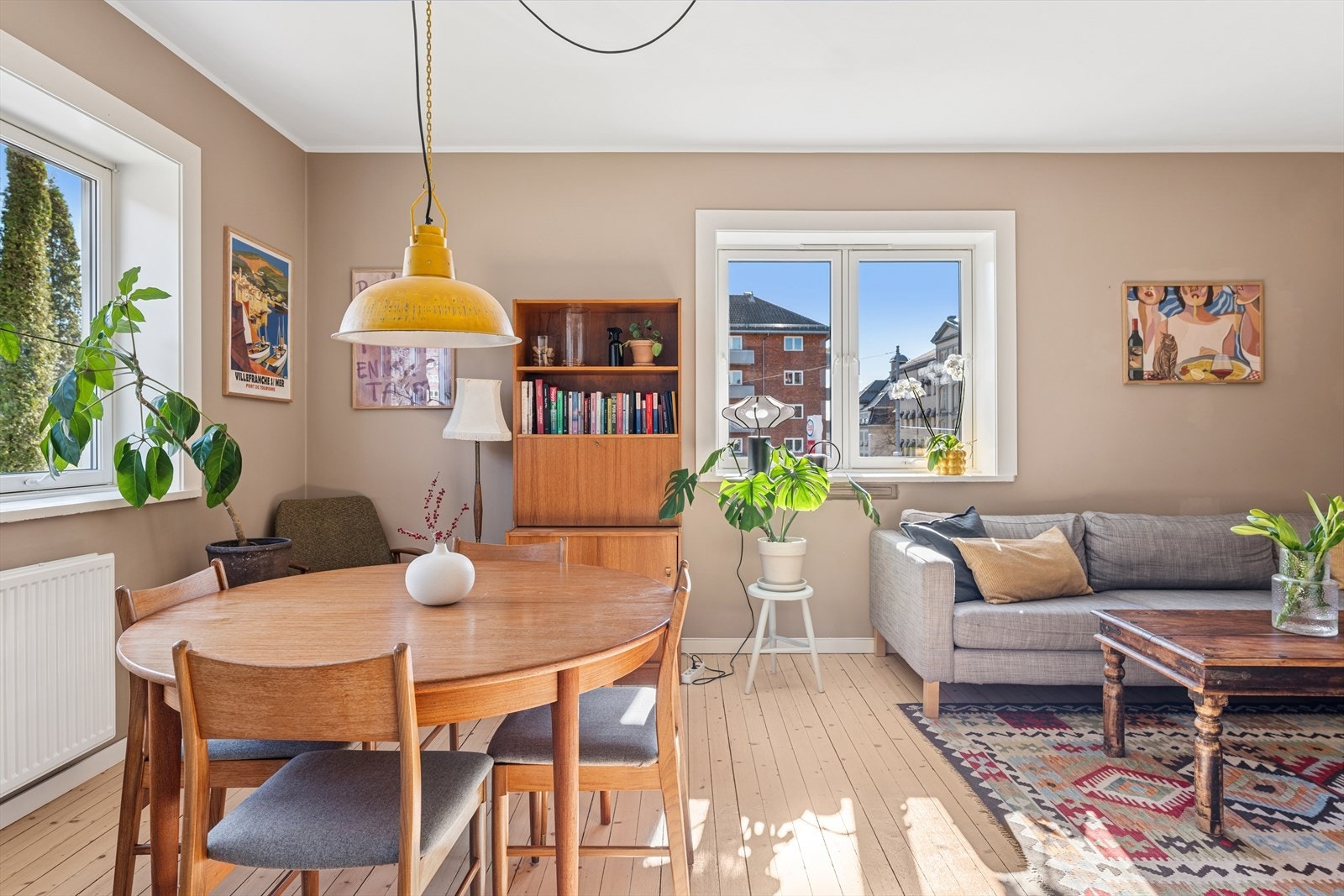 Når strømprisene stiger er det dessuten godt å vite at oppvarming av boligen er inkludert i felleskostnadene. For øvrig er felleskostnadene kun 4. 400,- Galleribilde