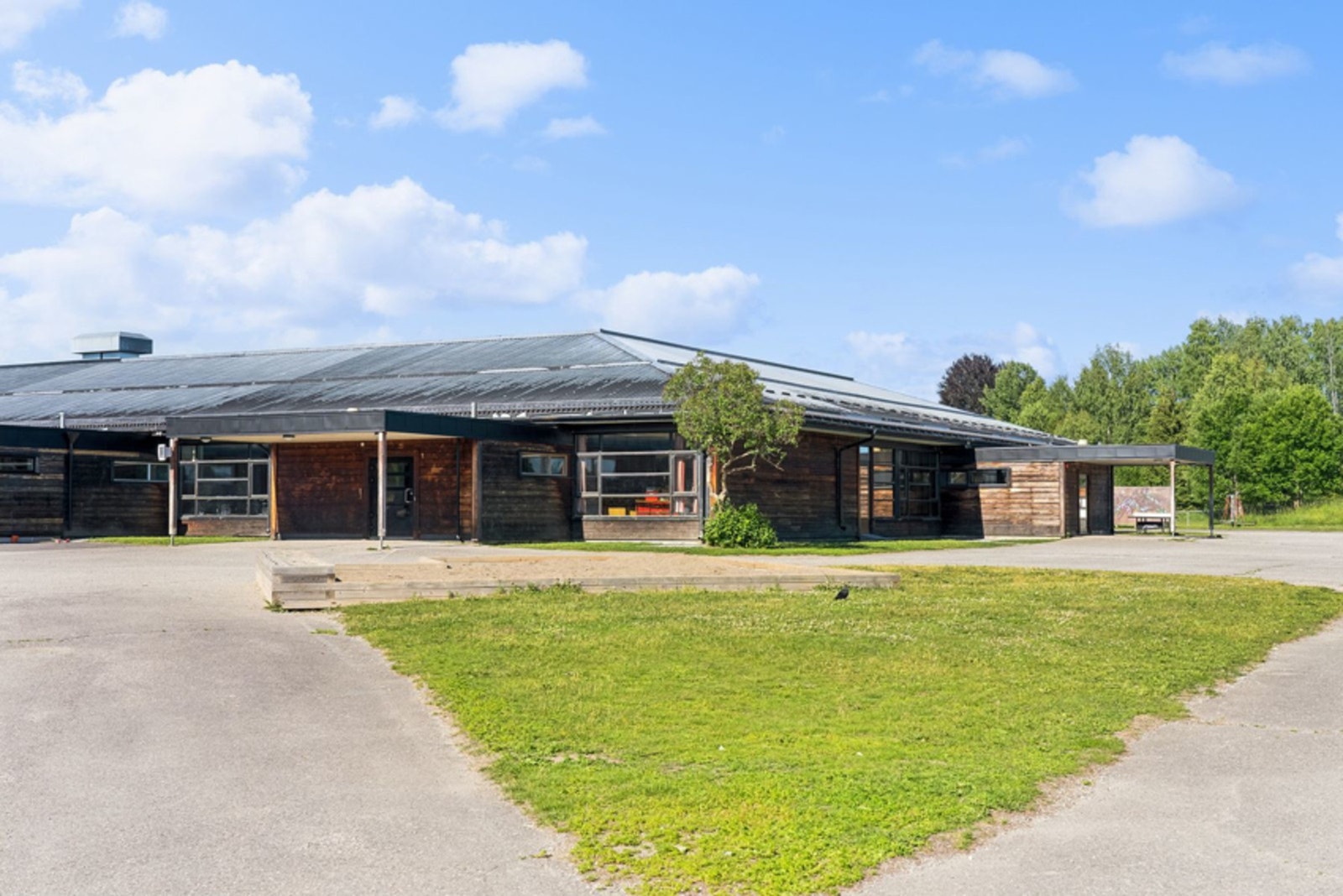 Kun 3 km til Eidsvoll verk barneskole. Galleribilde