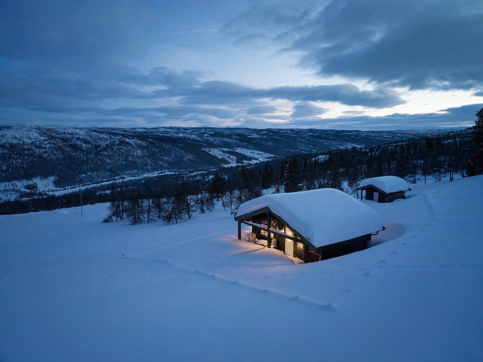 Det er ca 5 km til Hagafoss hvor du finner nærmeste dagligvare, og ca 10 km til Geilo sentrum, med alle sine fasiliteter. Galleribilde