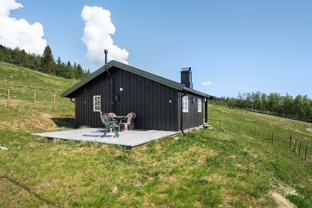 Hytta ligger høyt og solrikt til med flott utsikt i Hol. Galleribilde
