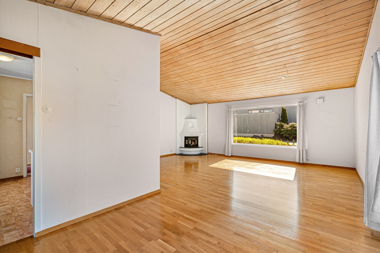 Stue med god takhøyde. Galleribilde