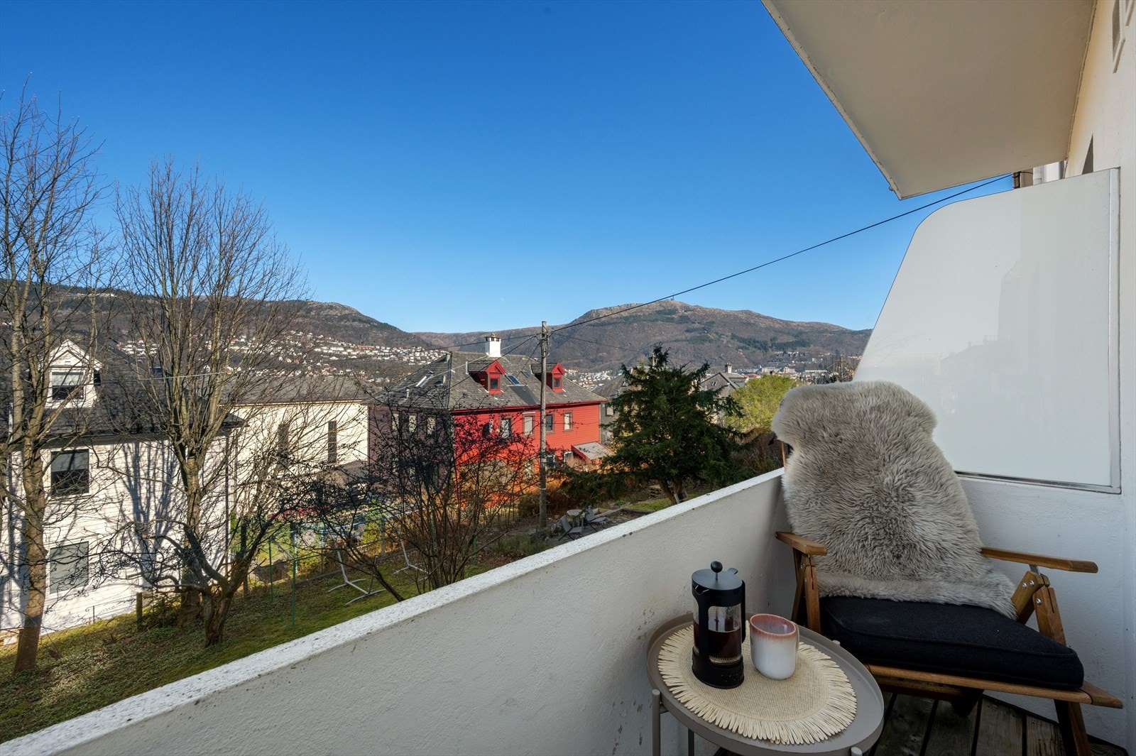 Nydelig utsikt mot Ulriken fra balkongen. Galleribilde