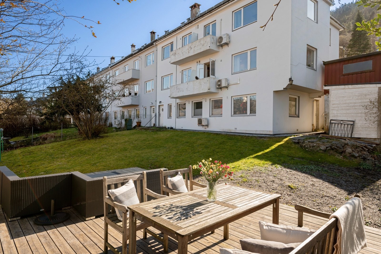 Borettslaget har en fantastisk felles hage og terrasse som kan benyttes av beboerne. Galleribilde