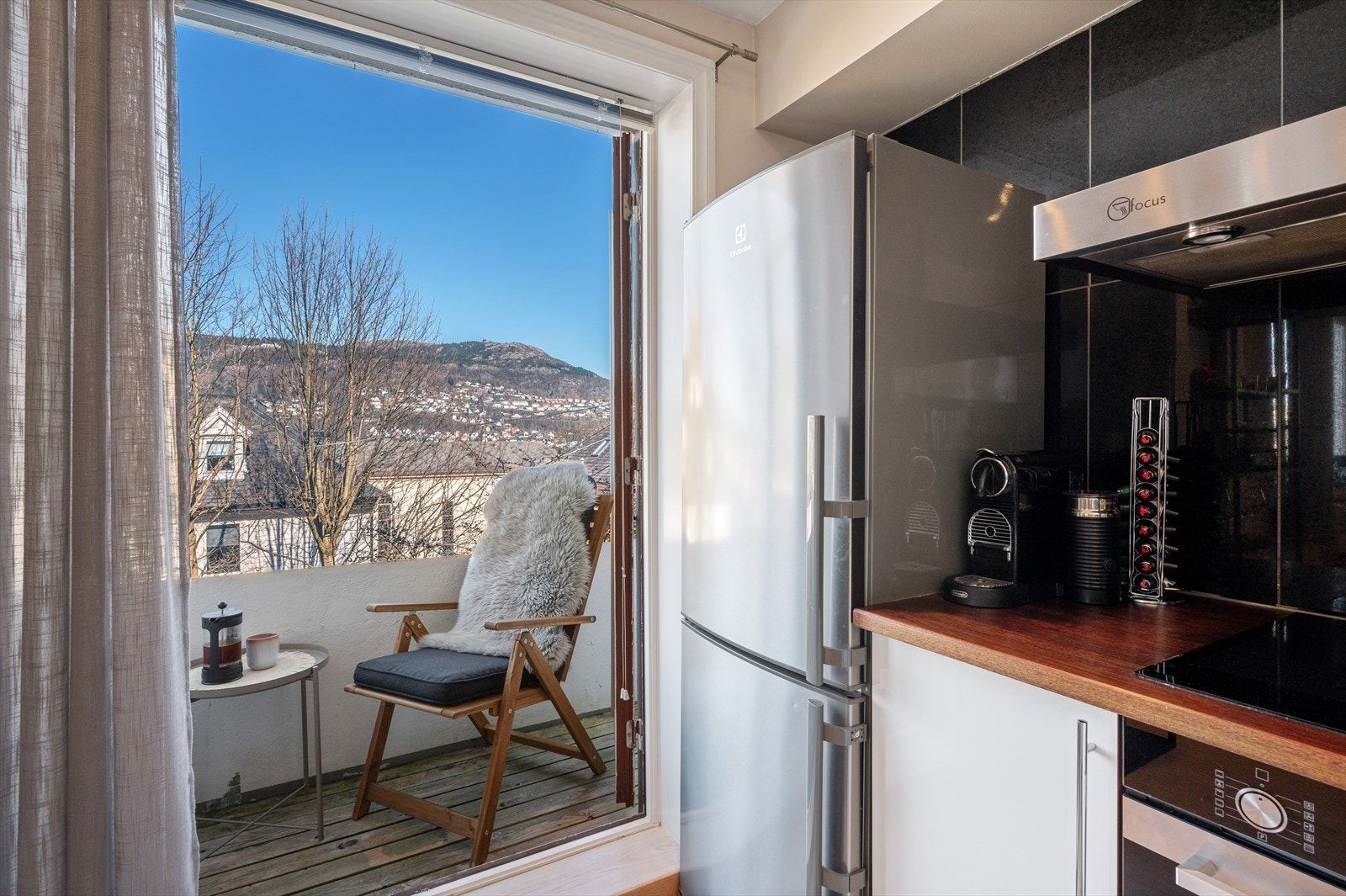 Fra kjøkkenet har man adkomst til en koselig balkong. Galleribilde