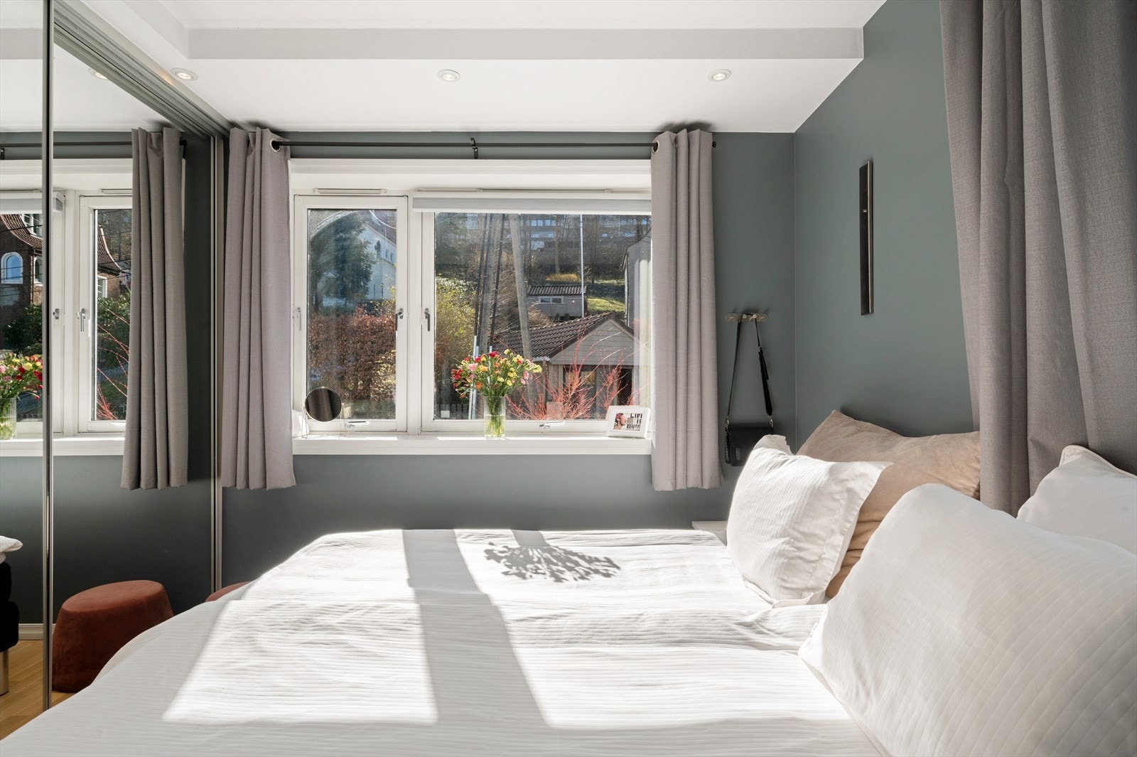 Godt med lysinnslipp fra vinduet. Galleribilde