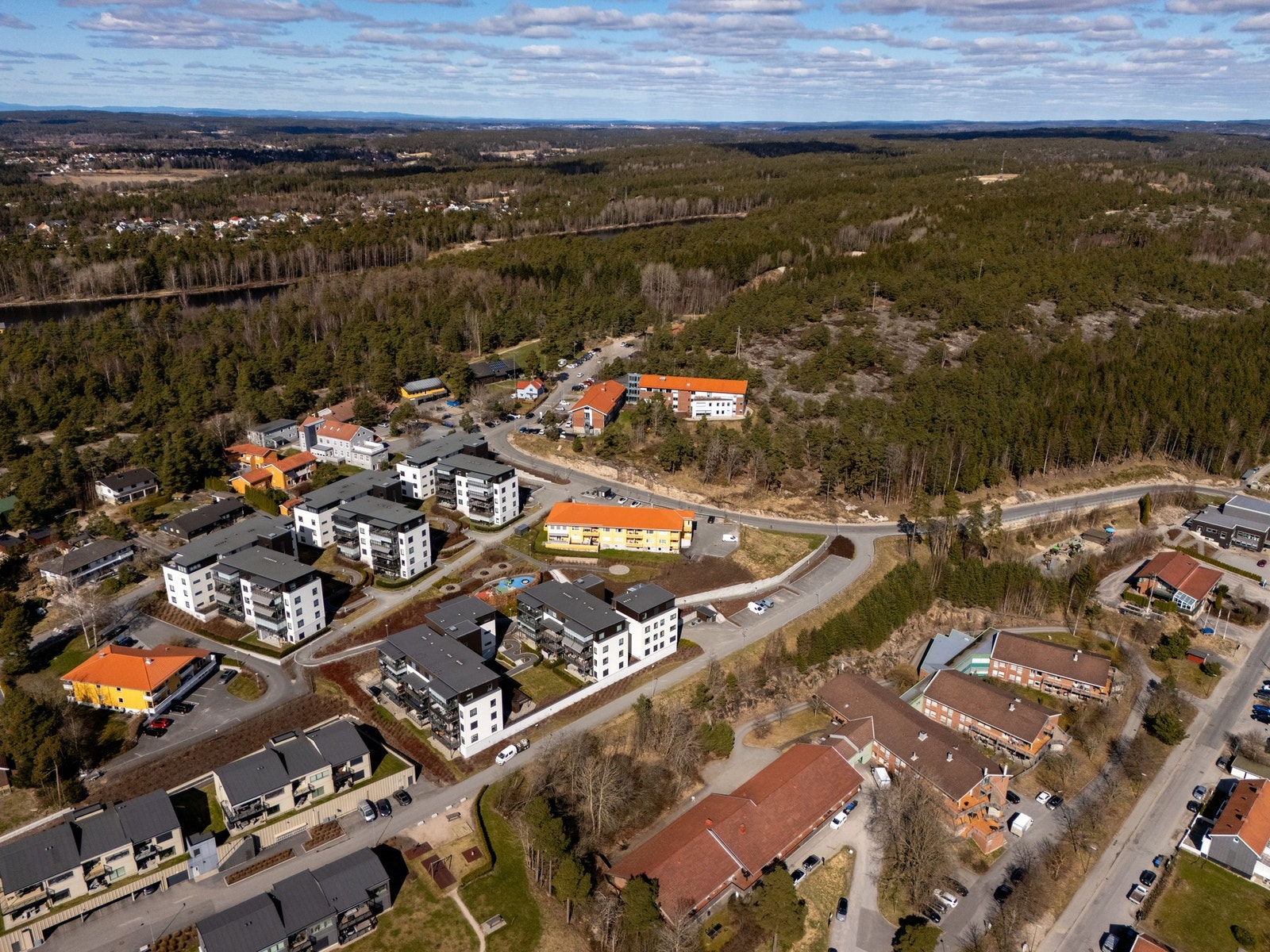 Leiligheten på Åsebråttunet 2 ligger rett ved marka. Galleribilde