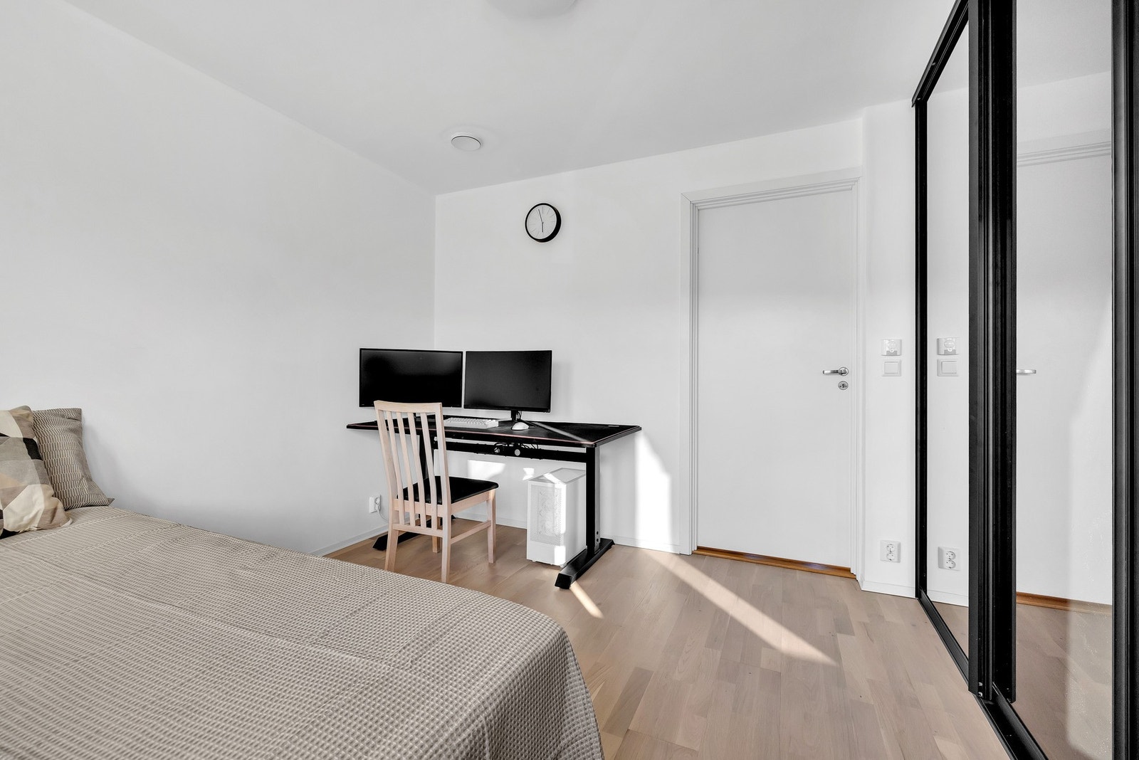 Her er det plass til pult for lekser, eller gaming? Galleribilde